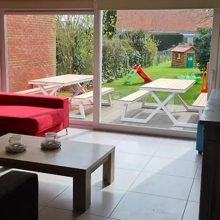 Canal-side Family Retreat Holiday home *