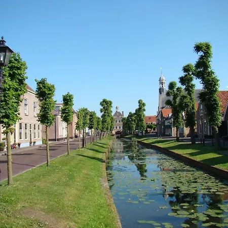 Canal-side Family Retreat *
